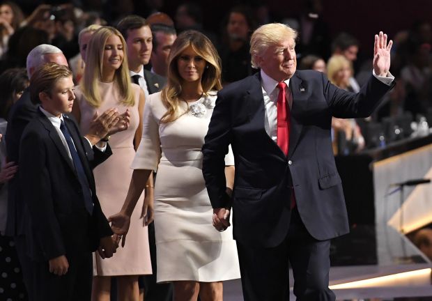 Трамп и званично ривал Клинтонове у трци за председника САД